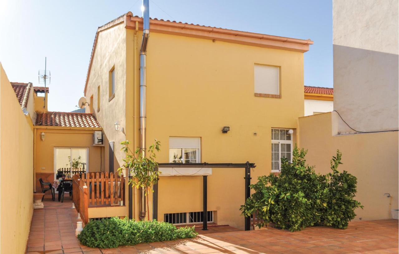 Cozy Home In Olivares With Outdoor Swimming Pool ภายนอก รูปภาพ