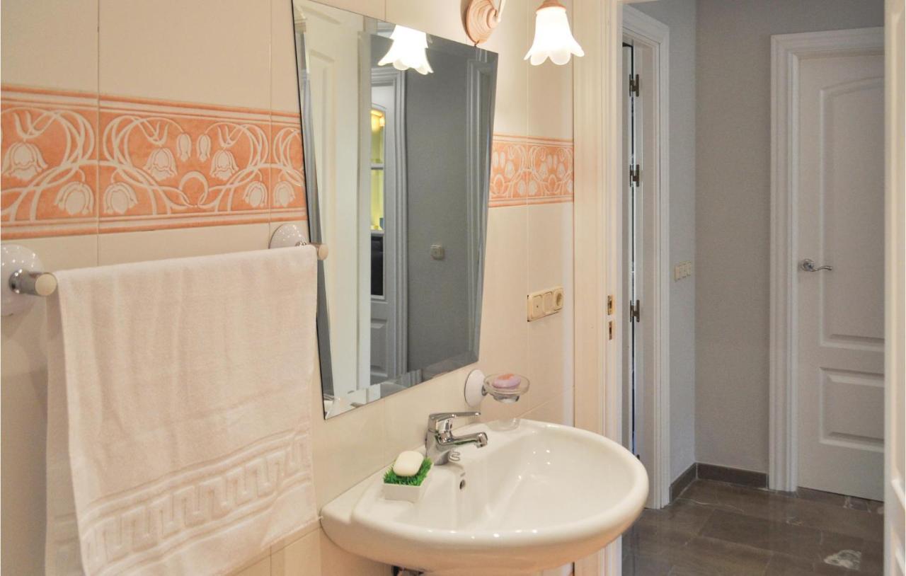 Cozy Home In Olivares With Outdoor Swimming Pool ภายนอก รูปภาพ