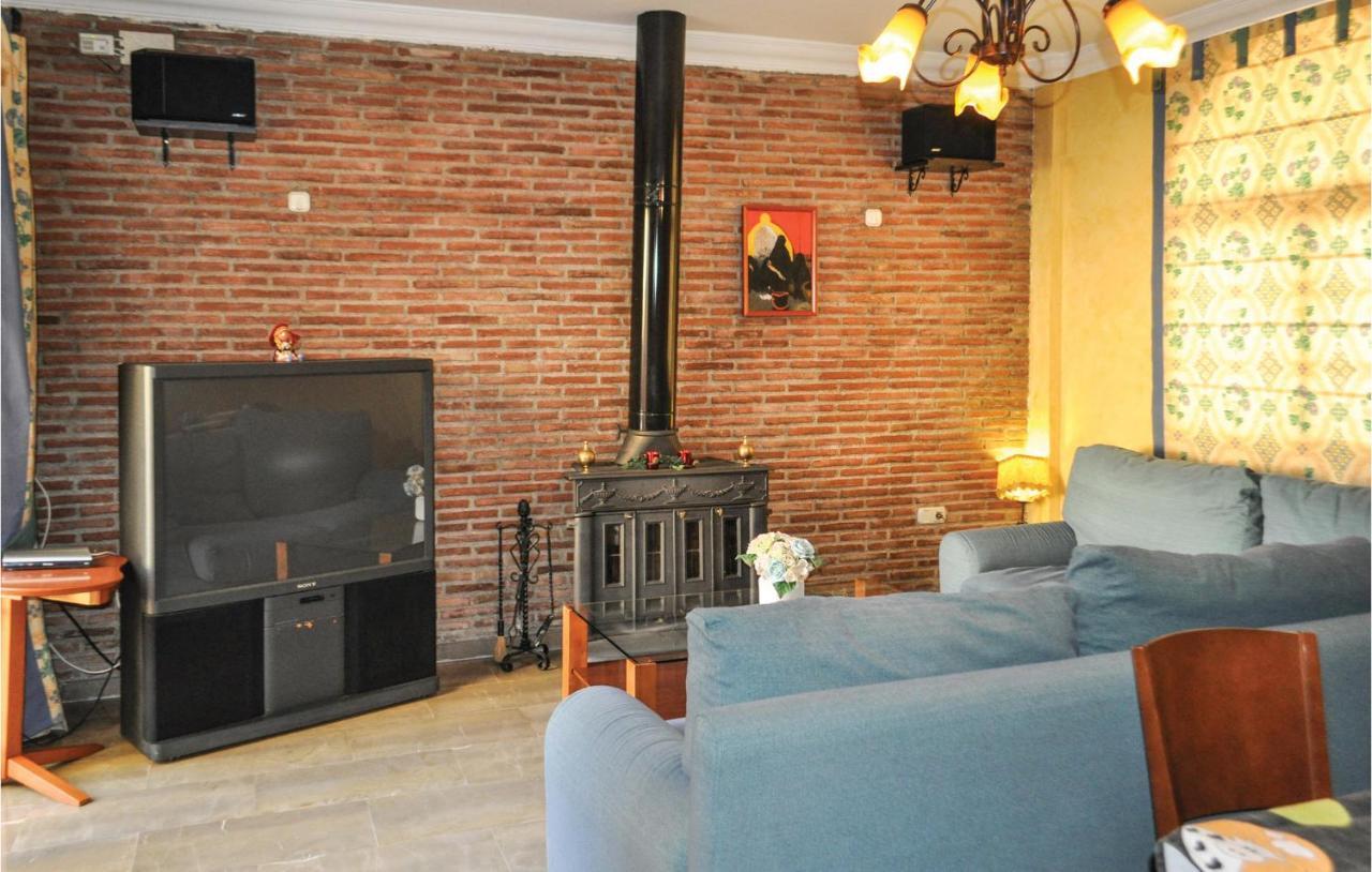 Cozy Home In Olivares With Outdoor Swimming Pool ภายนอก รูปภาพ